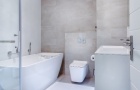 Minimalistyczna łazienka: Prosta i elegancka aranżacja dla amatorów prostoty